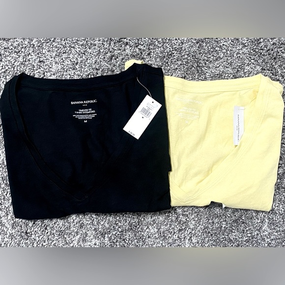 Lot Of 2 Banana Republic Timeless T-Shirts In Black & Yellow NEW Size Medium - Picture 4 of 6